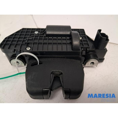 Peugeot - 208 - Tailgate lock mechanism