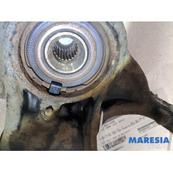 Peugeot - 2008 - Achsschenkel links vorne