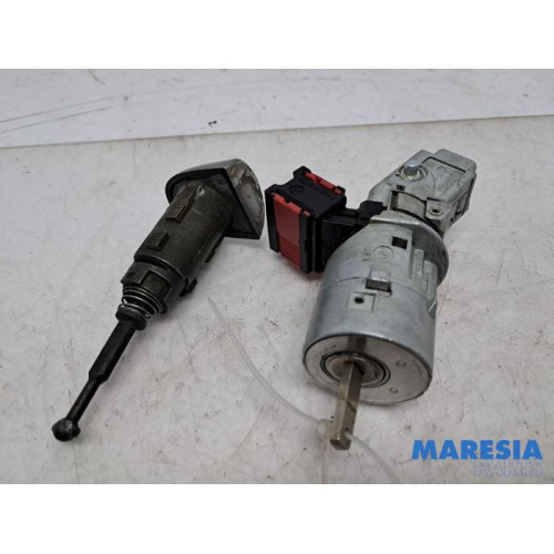 Renault - Clio - Kontaktslot+Sleutel