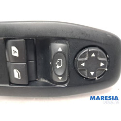 Peugeot - 208 - Multi-functional window switch