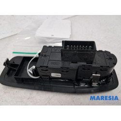 Peugeot - 208 - Multi-functional window switch