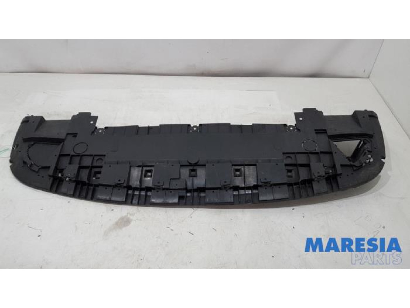 Renault - Trafic - Bumper onderplaat