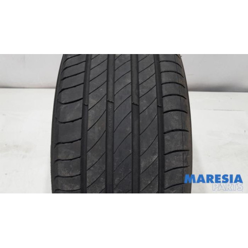 Peugeot - 207 - Tyre