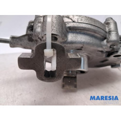 Peugeot - Expert - Stütze Dieselpumpe
