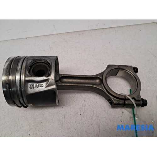 Renault - Trafic - Connecting rod