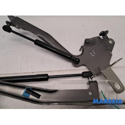 Renault - Grand Scenic - Bonnet Hinge