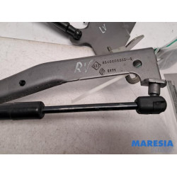 Renault - Grand Scenic - Bonnet Hinge