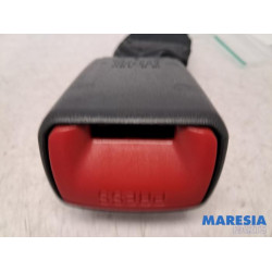 Peugeot - 107 - Insertion ceinture de sécurité arrière droite