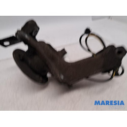 Peugeot - 107 - Fusee links-voor