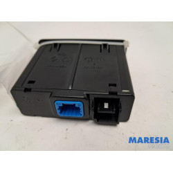 Renault - Megane - AUX / USB-Anschluss