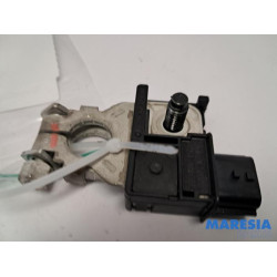 Renault - Megane - Battery pole