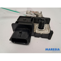 Renault - Megane - Battery pole