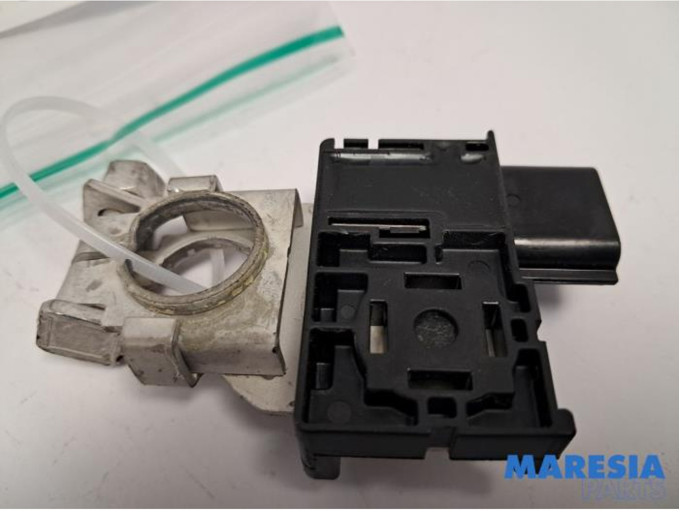 Renault - Megane - Battery pole