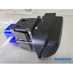 Peugeot - 2008 - Panic lighting switch