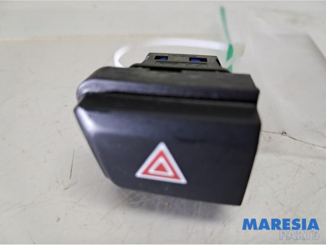 Peugeot - 2008 - Panic lighting switch