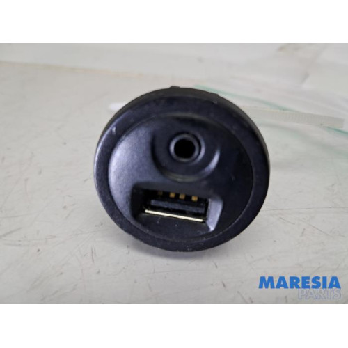 Peugeot - 2008 - AUX/USB aansluiting