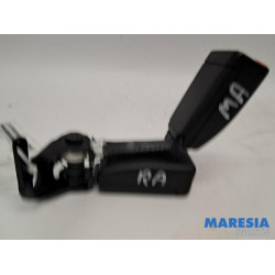 Peugeot - 2008 - Insertion ceinture de sécurité arrière droite
