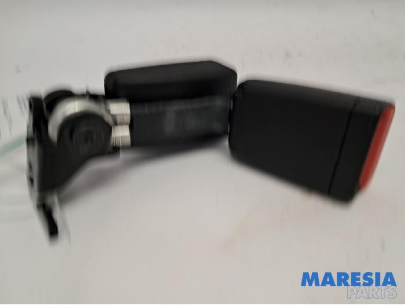 Peugeot - 2008 - Insertion ceinture de sécurité arrière droite