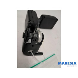 Peugeot - 2008 - Insertion ceinture de sécurité arrière droite