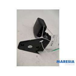 Peugeot - 2008 - Insertion ceinture de sécurité arrière gauche