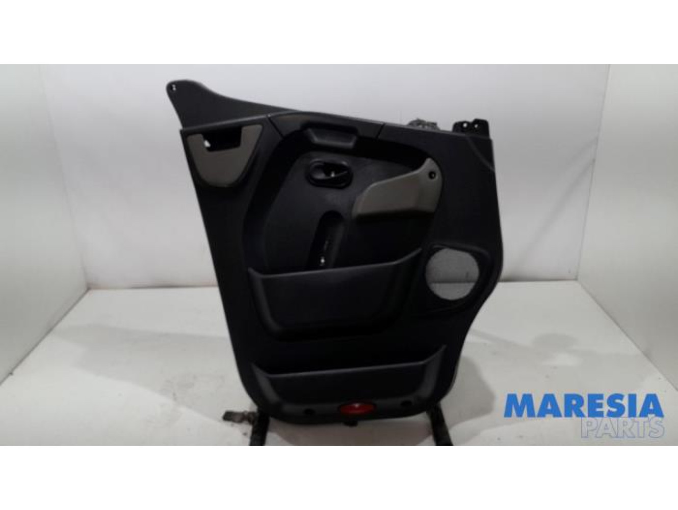 Renault - Master - Door trim 2-door, left