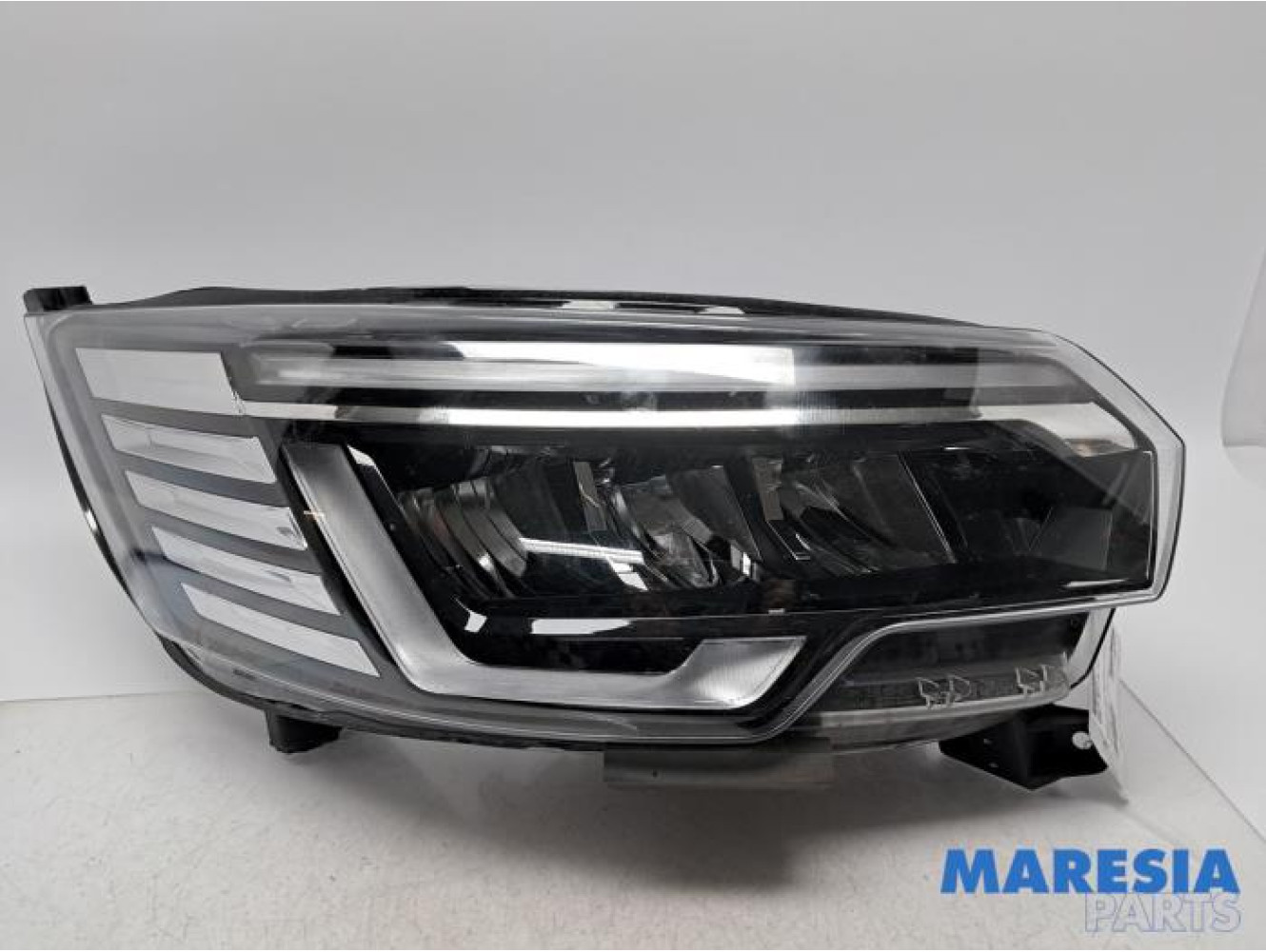 Renault - Trafic - Phare droit