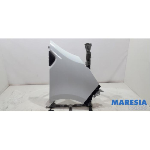 Renault - Trafic - Kotflügel rechts vorne