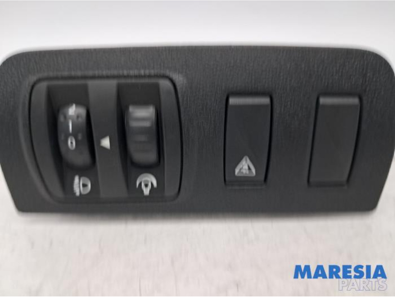 Renault - Grand Scenic - AIH headlight switch
