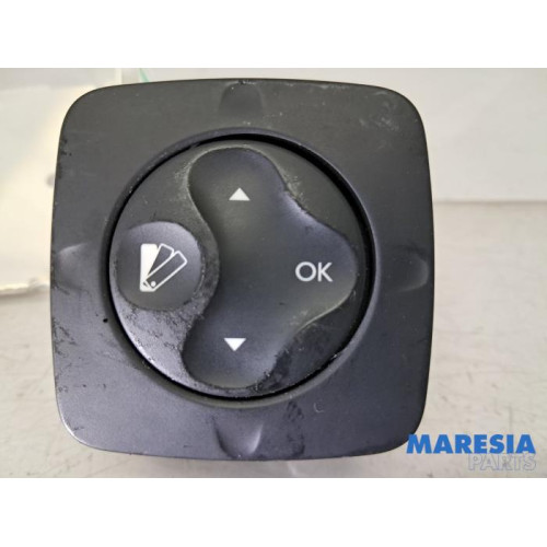Renault - Grand Scenic - On-board computer controller