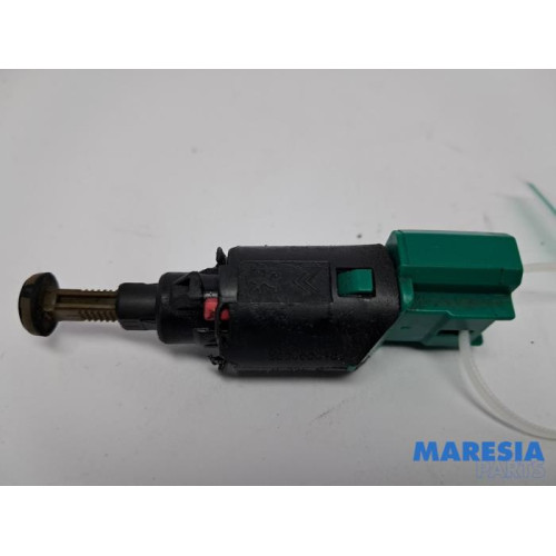 Peugeot - 307 - Brake light switch