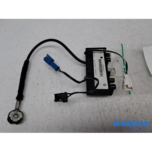 Peugeot - 307 - Antenna Amplifier