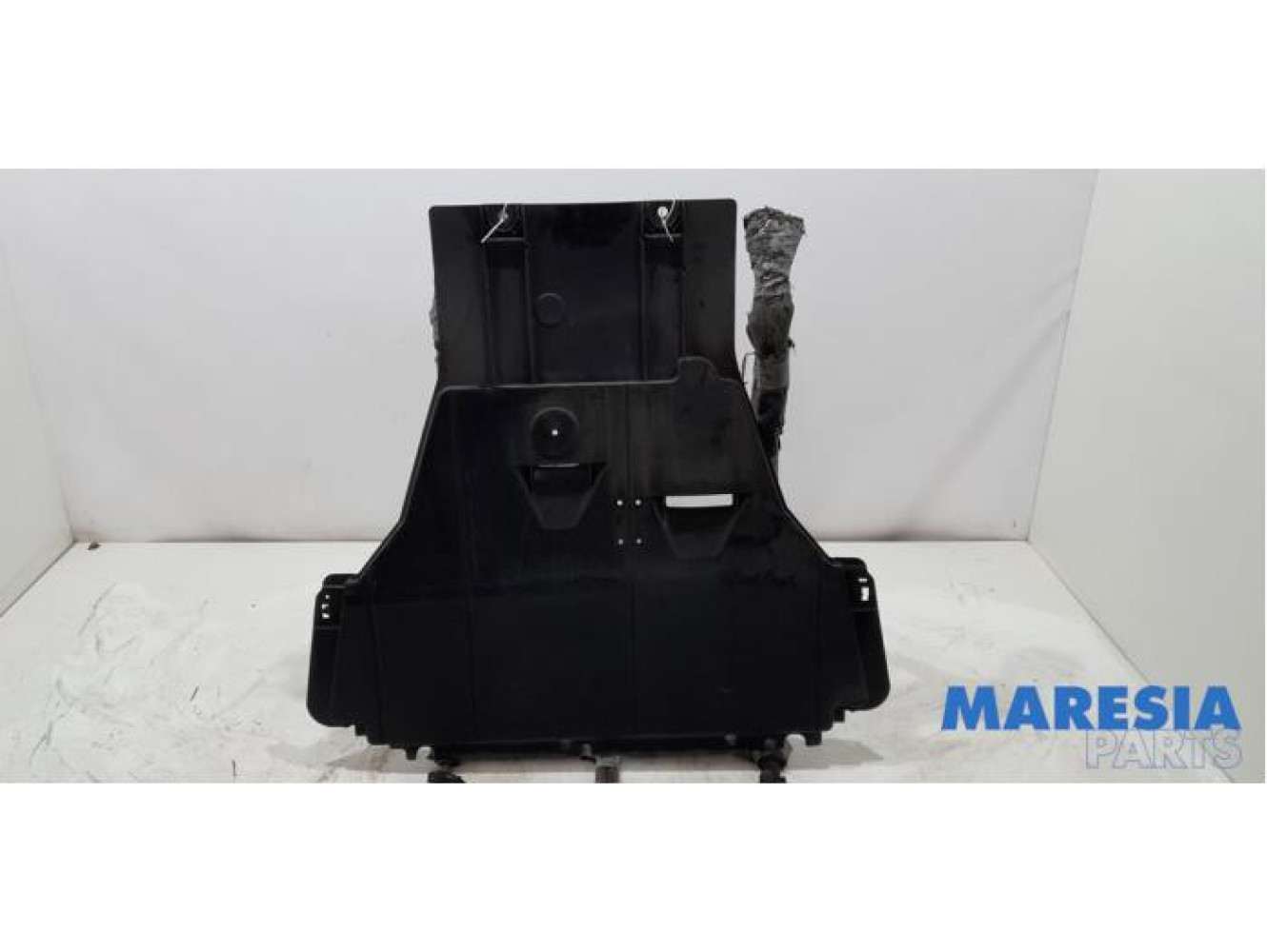 Renault - Megane - Engine protection panel