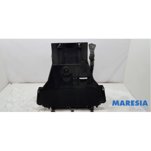 Renault - Megane - Engine protection panel