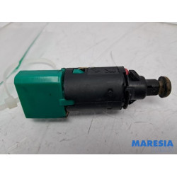 Peugeot - 207 - Brake light switch