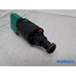 Peugeot - 207 - Brake light switch