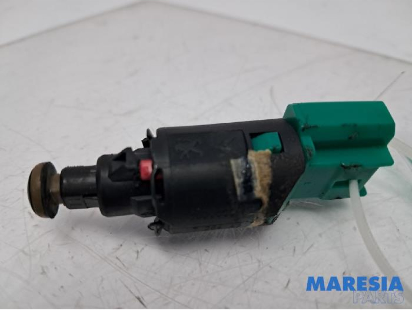 Peugeot - 207 - Brake light switch