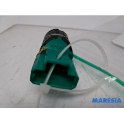 Peugeot - 207 - Brake light switch