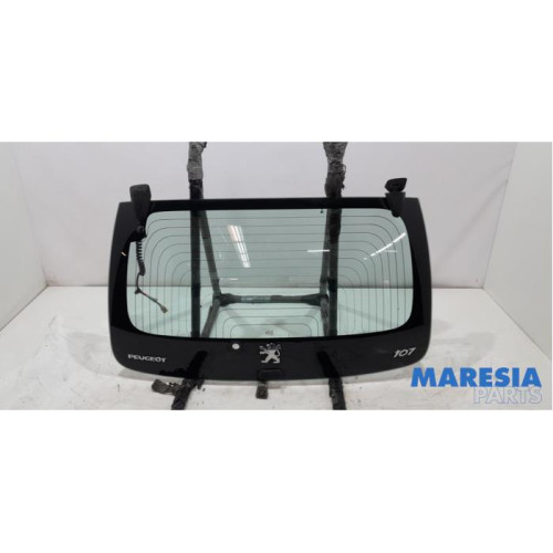 Peugeot - 107 - Rear window