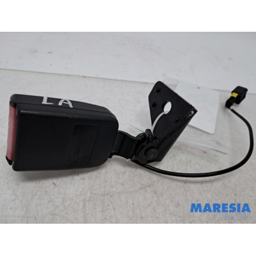 Peugeot - 207 - Insertion ceinture de sécurité arrière gauche