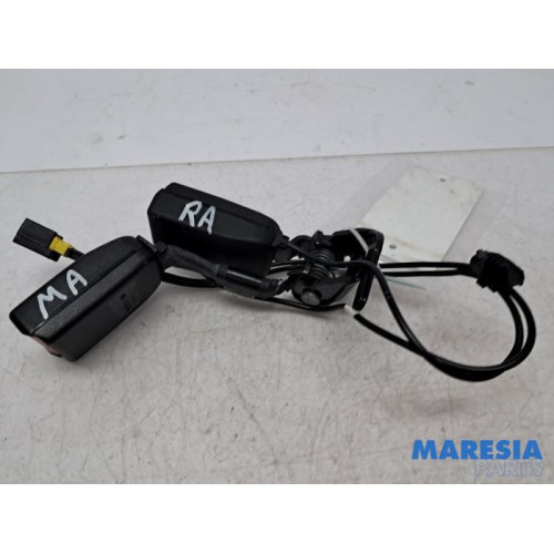 Peugeot - 207 - Rear seatbelt buckle, centre