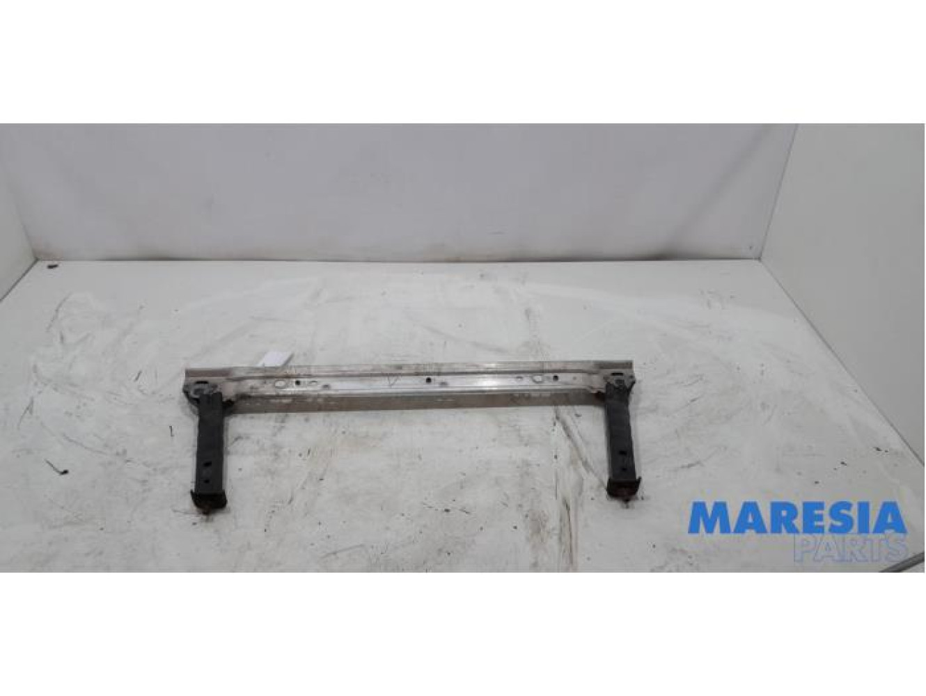Renault - Megane - Radiator bar