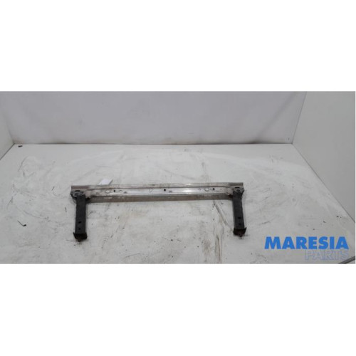 Renault - Megane - Radiator bar