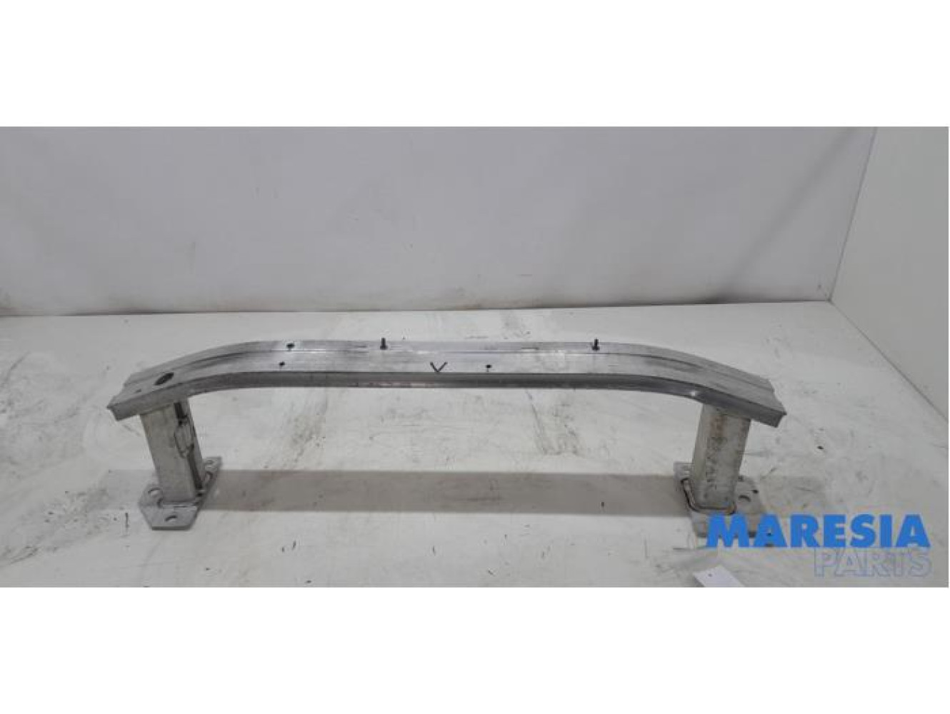 Renault - Clio - Front bumper frame
