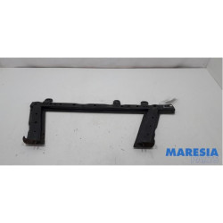 Renault - Clio - Radiator bar