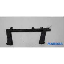 Renault - Clio - Radiator bar