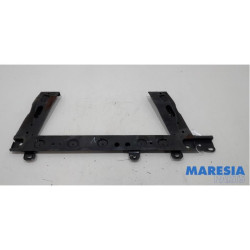 Renault - Clio - Radiator bar