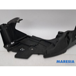 Renault - Megane - Cadre phare gauche