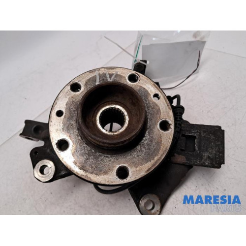 Renault - Megane - Achsschenkel links vorne