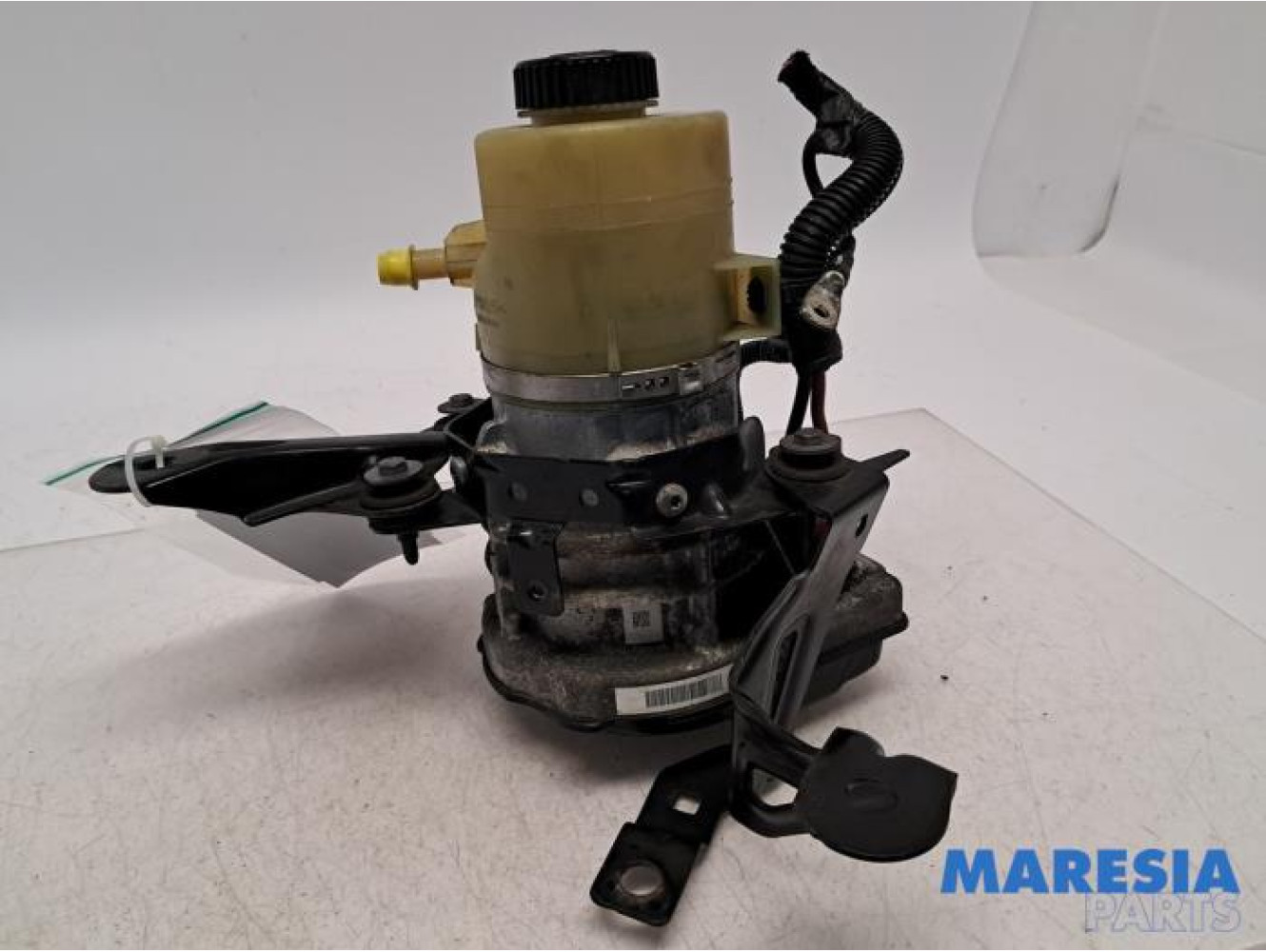 Opel - Vivaro - Power steering pump