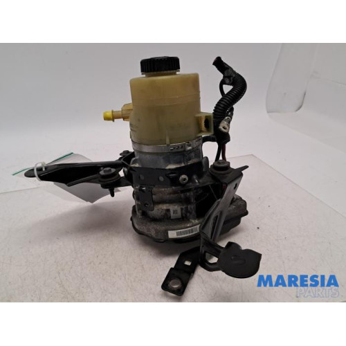 Opel - Vivaro - Power steering pump